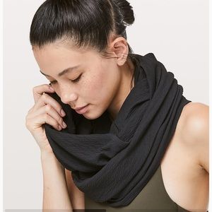 Grey Lululemon Vinyasa scarf